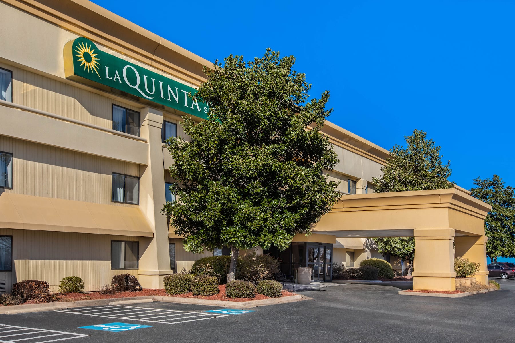 La Quinta Inn & Suites by Wyndham N Little Rock-McCain Mall